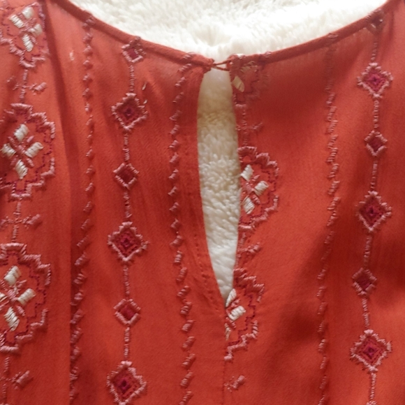 Francesca’s Embroidered Dark Orange/Red Romper Medium - Picture 6 of 7